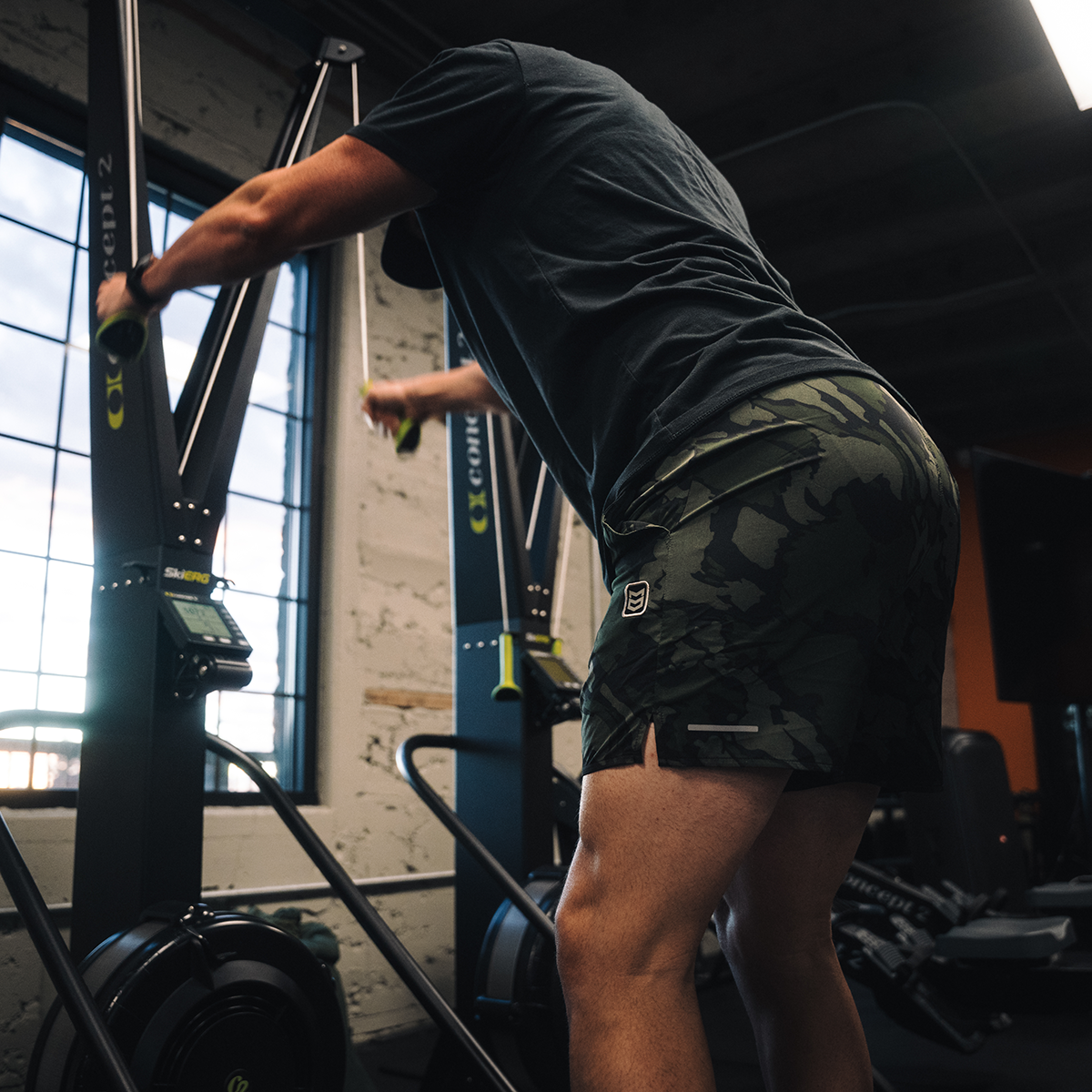 prime-shorts-shadow-camo-workout-working-out-pulls-DSC00210_99a4e1e1-bd24-4772-aabe-8bc75cce65b2.png
